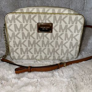 Michael Kors Jet Set Crossbody